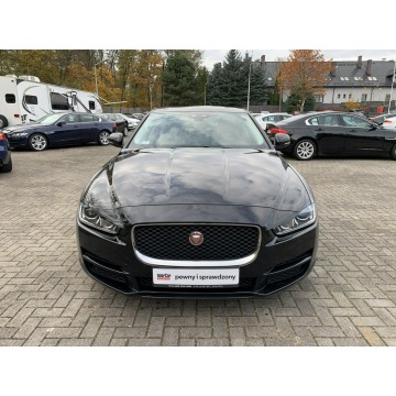 Jaguar XE  Sedan/Limuzyna 2017,  2.0 diesel, automat - Na sprzedaż za 85 900 zł - Kraków - zdjęcie 2