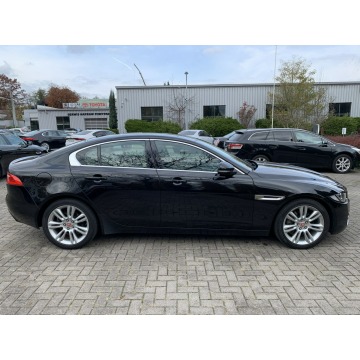 Jaguar XE  Sedan/Limuzyna 2017,  2.0 diesel, automat - Na sprzedaż za 85 900 zł - Kraków - zdjęcie 4