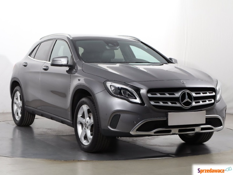 Mercedes - Benz GLA-klasa  SUV 2017,  1.6 benzyna - Na sprzedaż za 95 999 zł - Katowice