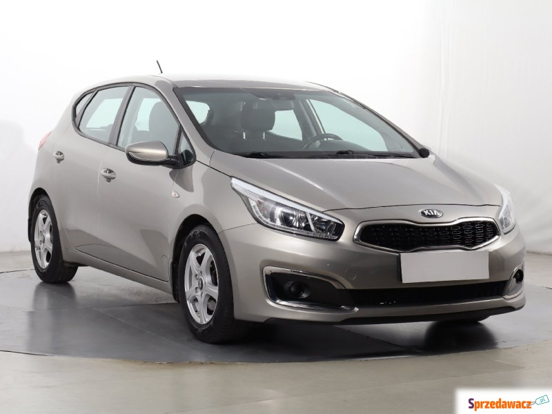 Kia Ceed  Hatchback 2015,  1.4 benzyna - Na sprzedaż za 45 999 zł - Katowice