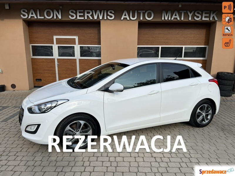 Hyundai i30  Hatchback 2016,  1.4 benzyna - Na sprzedaż za 41 900 zł - Orzech