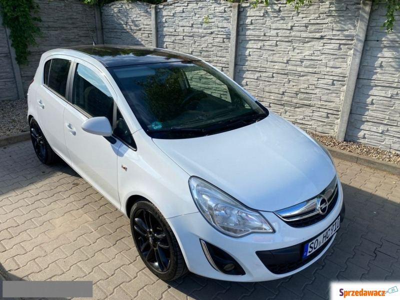 Opel Corsa  Hatchback 2011,  1.4 benzyna - Na sprzedaż za 21 900 zł - Poznań