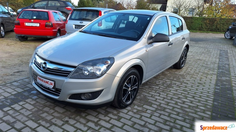 Opel Astra  Hatchback 2009,  1.4 benzyna - Na sprzedaż za 12 500 zł - Załom