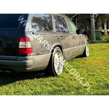 Mercedes - Benz E-klasa 1995,  2.2 benzyna, automat - Na sprzedaż za 28 900 zł - Skoczów - zdjęcie 6