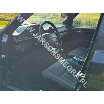 Mercedes - Benz E-klasa 1995,  2.2 benzyna, automat - Na sprzedaż za 28 900 zł - Skoczów - zdjęcie 8