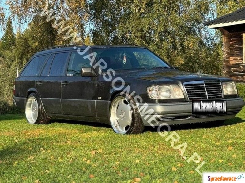 Mercedes - Benz E-klasa 1995,  2.2 benzyna, automat - Na sprzedaż za 28 900 zł - Skoczów
