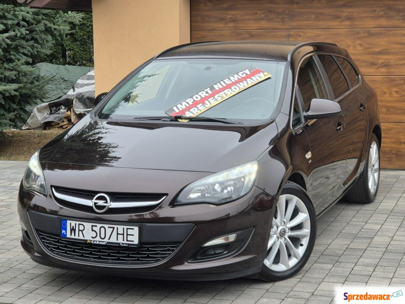 Opel Astra 2014,  1.6 benzyna - Na sprzedaż za 31 900 zł - Radom