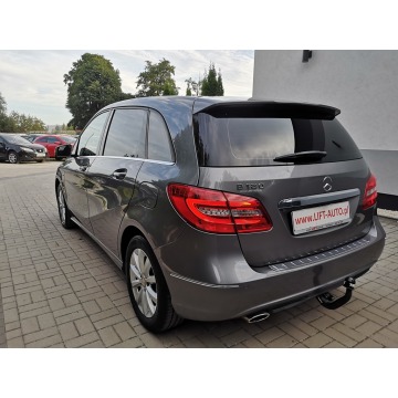 Mercedes - Benz  2012,  1.6 benzyna - Na sprzedaż za 49 900 zł - Strzegom - zdjęcie 8