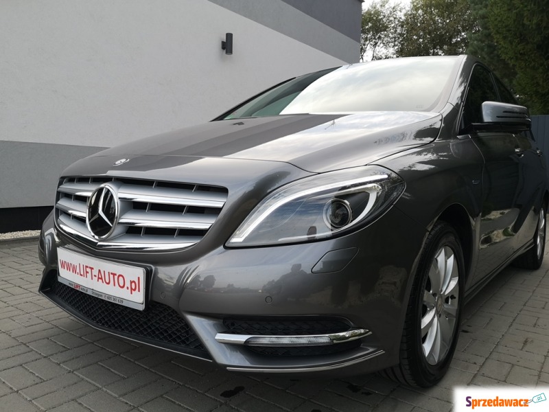 Mercedes - Benz  2012,  1.6 benzyna - Na sprzedaż za 49 900 zł - Strzegom