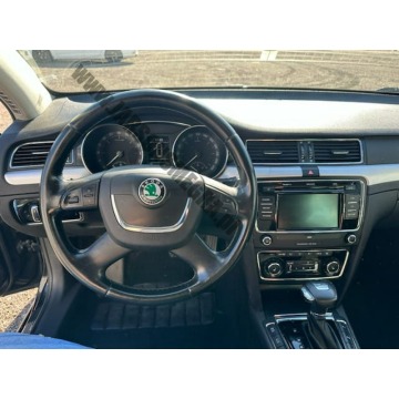 Skoda Superb 2011,  2.0 diesel, automat - Na sprzedaż za 32 300 zł - Skoczów - zdjęcie 8