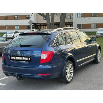 Skoda Superb 2011,  2.0 diesel, automat - Na sprzedaż za 22 450 zł - Skoczów - zdjęcie 2