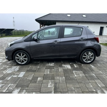 Toyota Yaris 2015,  1.0 benzyna - Na sprzedaż za 35 900 zł - Turek - zdjęcie 8