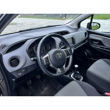 Toyota Yaris 2015,  1.0 benzyna - Na sprzedaż za 35 900 zł - Turek - zdjęcie 11