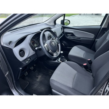 Toyota Yaris 2015,  1.0 benzyna - Na sprzedaż za 35 900 zł - Turek - zdjęcie 10