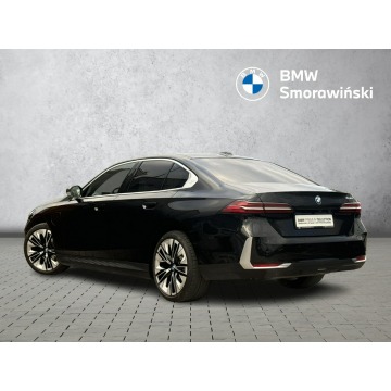 BMW Seria 5  Sedan/Limuzyna 2023,  2.0 hybryda, automat - Na sprzedaż za 282 400 zł - Poznań - zdjęcie 3