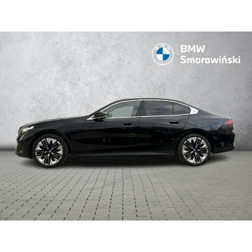 BMW Seria 5  Sedan/Limuzyna 2023,  2.0 hybryda, automat - Na sprzedaż za 282 400 zł - Poznań - zdjęcie 2