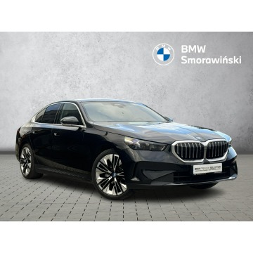 BMW Seria 5  Sedan/Limuzyna 2023,  2.0 hybryda, automat - Na sprzedaż za 282 400 zł - Poznań - zdjęcie 7
