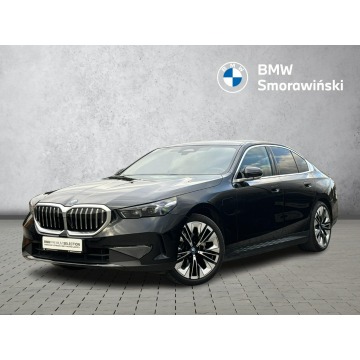 BMW Seria 5  Sedan/Limuzyna 2023,  2.0 hybryda, automat - Na sprzedaż za 282 400 zł - Poznań - zdjęcie 1