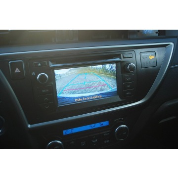 Toyota Auris 2015,  1.8 hybryda, automat - Na sprzedaż za 49 500 zł - Słupsk - zdjęcie 8