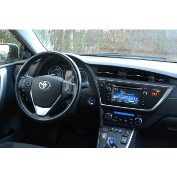 Toyota Auris 2015,  1.8 hybryda, automat - Na sprzedaż za 49 500 zł - Słupsk - zdjęcie 7