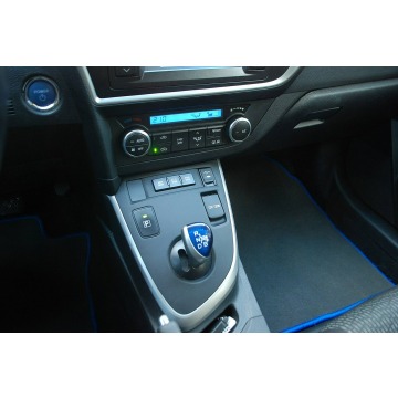 Toyota Auris 2015,  1.8 hybryda, automat - Na sprzedaż za 49 500 zł - Słupsk - zdjęcie 9