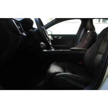 Volvo S60  Sedan/Limuzyna 2021,  2.0 benzyna, automat - Na sprzedaż za 140 000 zł - Warszawa - zdjęcie 7