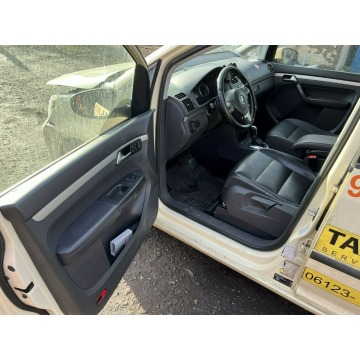 Volkswagen Touran 2016,  2.0 diesel, automat - Na sprzedaż za 16 000 zł - Syców - zdjęcie 5