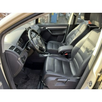 Volkswagen Touran 2016,  2.0 diesel, automat - Na sprzedaż za 16 000 zł - Syców - zdjęcie 6