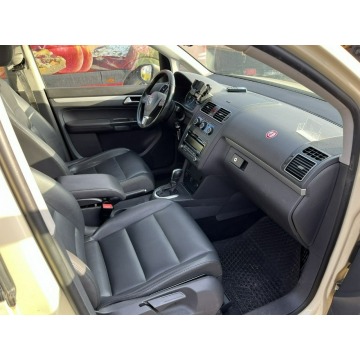 Volkswagen Touran 2016,  2.0 diesel, automat - Na sprzedaż za 16 000 zł - Syców - zdjęcie 12