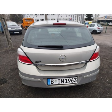 Opel Astra  Hatchback 2006,  1.6 benzyna, automat - Na sprzedaż za 5 300,00 zł - Toruń - zdjęcie 5