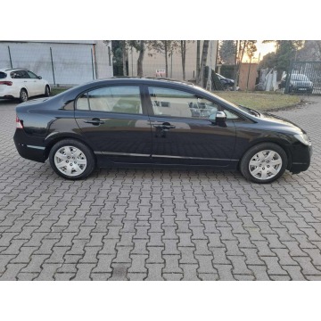 Honda Civic  Sedan/Limuzyna 2006,  1.8 benzyna - Na sprzedaż za 14 300 zł - Warszawa - zdjęcie 4