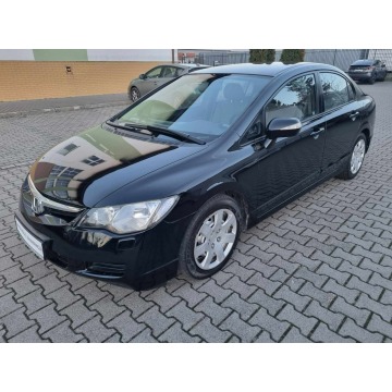 Honda Civic  Sedan/Limuzyna 2006,  1.8 benzyna - Na sprzedaż za 14 300 zł - Warszawa - zdjęcie 2