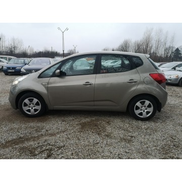 Kia Venga  Hatchback 2017,  1.4 benzyna - Na sprzedaż za 29 999 zł - Fasty - zdjęcie 4