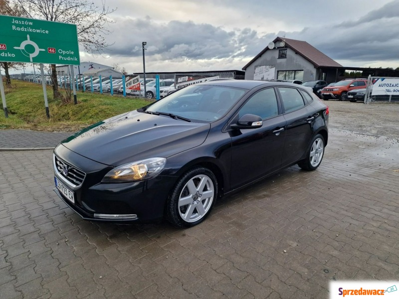 Volvo V40  Liftback 2015,  2.0 diesel, automat - Na sprzedaż za 39 999 zł - Jędrzychów