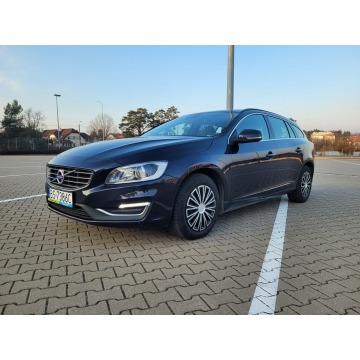 Volvo V60 2018,  2.0 diesel, automat - Na sprzedaż za 51 999 zł - Suwałki - zdjęcie 2