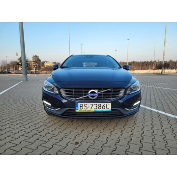 Volvo V60 2018,  2.0 diesel, automat - Na sprzedaż za 51 999 zł - Suwałki - zdjęcie 3