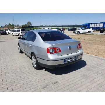 Volkswagen Passat  Sedan/Limuzyna 2007,  1.9 diesel - Na sprzedaż za 7 999,00 zł - Strobice - zdjęcie 4