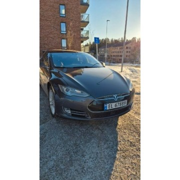 Tesla Model S  Sedan/Limuzyna 2015 elektryczny, automat - Na sprzedaż za 80 000 zł - Lublin - zdjęcie 2