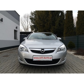 Opel Astra 2012,  1.6 benzyna - Na sprzedaż za 24 900 zł - Strzegom - zdjęcie 2
