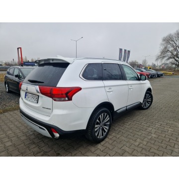 Mitsubishi Outlander  SUV 2018,  2.0 benzyna, automat - Na sprzedaż za 74 900 zł - Żory - zdjęcie 3