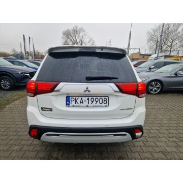 Mitsubishi Outlander  SUV 2018,  2.0 benzyna, automat - Na sprzedaż za 74 900 zł - Żory - zdjęcie 8