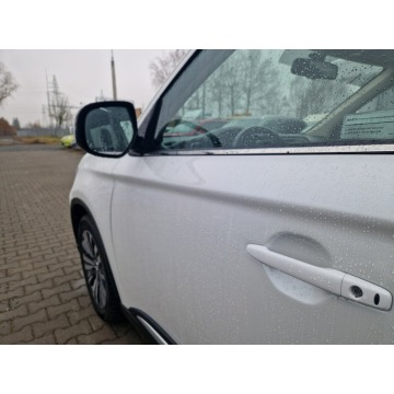 Mitsubishi Outlander  SUV 2018,  2.0 benzyna, automat - Na sprzedaż za 74 900 zł - Żory - zdjęcie 12