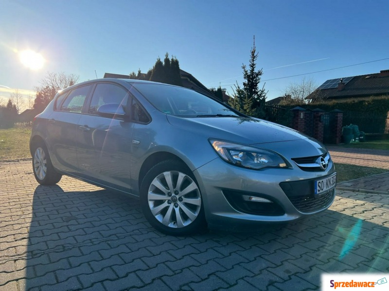 Opel Astra  Liftback 2013,  1.4 benzyna - Na sprzedaż za 24 900 zł - Tychy