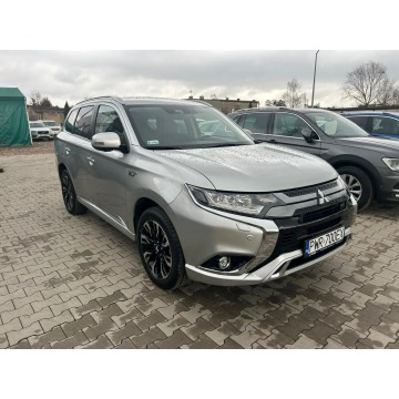 Mitsubishi Outlander  SUV 2018,  2.0 hybryda, automat - Na sprzedaż za 85 900 zł - Psary Małe - zdjęcie 2