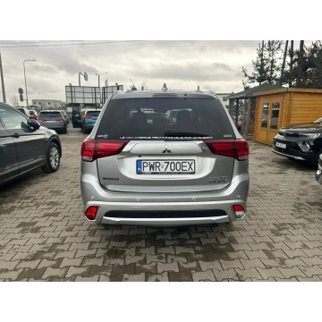 Mitsubishi Outlander  SUV 2018,  2.0 hybryda, automat - Na sprzedaż za 85 900 zł - Psary Małe - zdjęcie 11