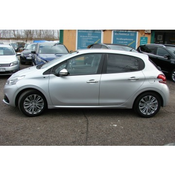 Peugeot 208  Hatchback 2017,  1.2 benzyna - Na sprzedaż za 25 900 zł - Piła - zdjęcie 5