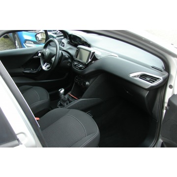 Peugeot 208  Hatchback 2017,  1.2 benzyna - Na sprzedaż za 25 900 zł - Piła - zdjęcie 10