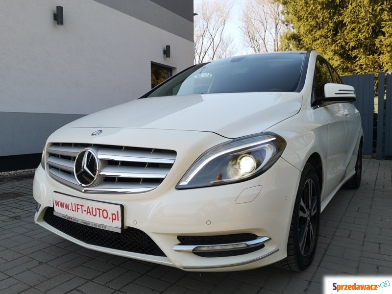 Mercedes - Benz  2013,  1.8 diesel - Na sprzedaż za 32 900 zł - Strzegom