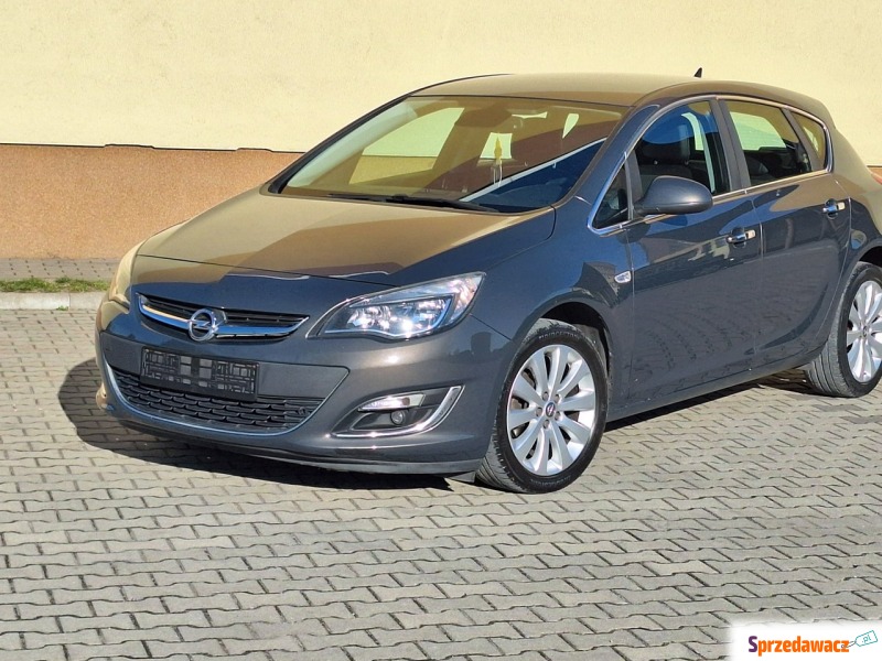 Opel Astra  Hatchback 2013,  1.4 benzyna - Na sprzedaż za 25 900 zł - Zamość