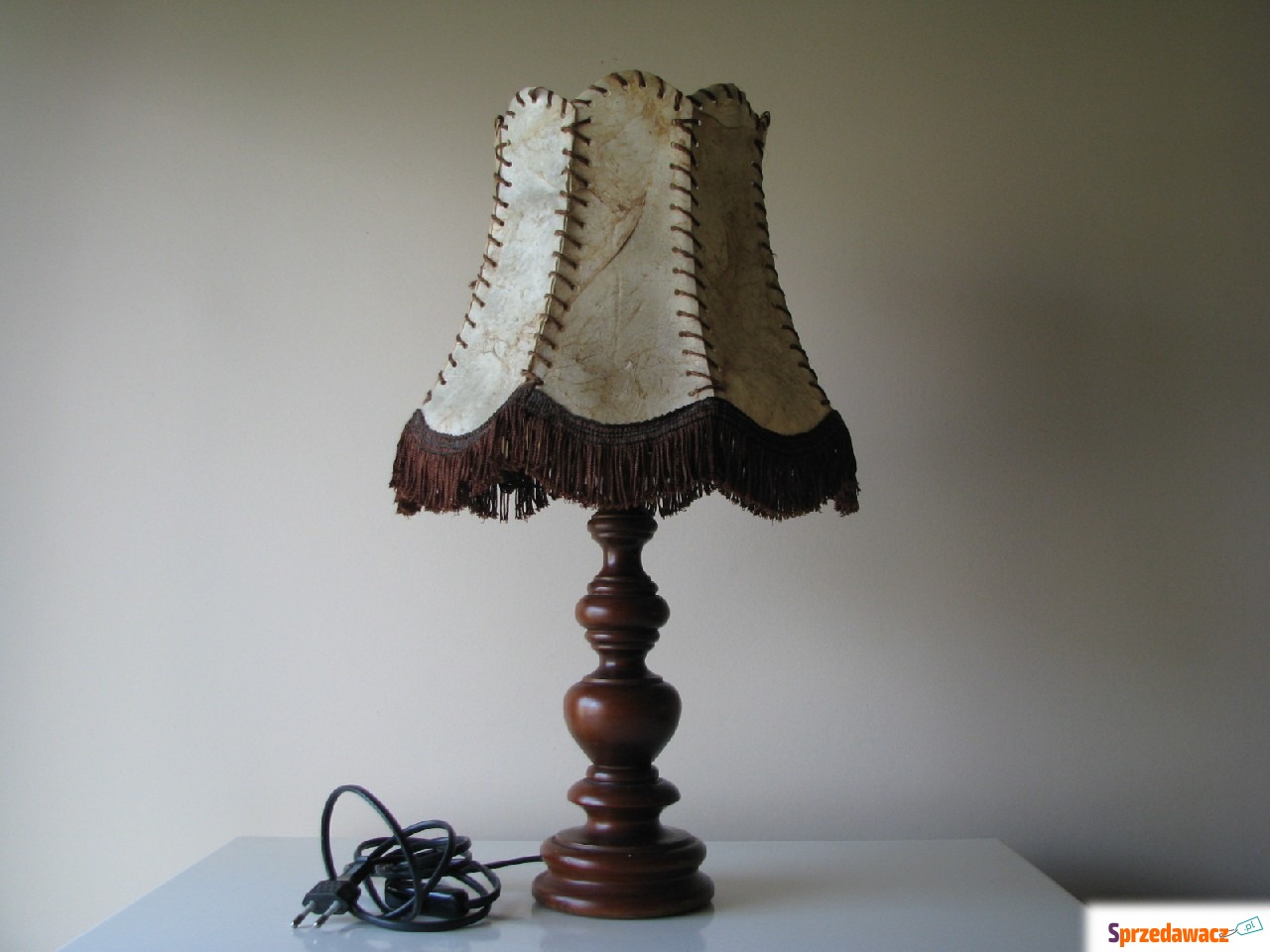 Stara lampa stołowa stojąca z...
